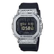 Casio GM-5600GC-1DR Erkek Kol Saati