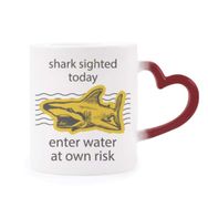 Dıythinker Kırmızı Çok Renkli Shark Enter Water At Own Risk Isıya Duyarlı Kalp Kupası
