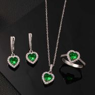 Gumush T8064 Yeşil Taşlı Kalpli Kadın Gümüş Set