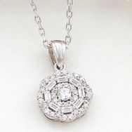 Gumush T8262 Zirkon Taşlı Çiçek Kadın Gümüş Kolye