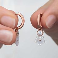 Gumush T8309 Rose Sallantılı Manolya Çiçeği Kadın Gümüş Küpe