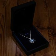 Gumush T8435 Gümüş Işıklı Kutulu Aquamarine Taşlı Kar Tanesi Kadın Kolye