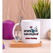 Hediye Dükkanı Kişiye Özel Anestezi Teknisyeni Ahşap Altlıklı Kaşıklı Beyaz Kupa Bardak
