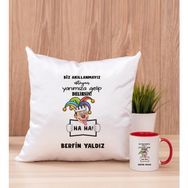 Hediye Dükkanı Kişiye Özel Biz Akıllanmayız Tasarım Esprili Kırmızı Kupa Bardak ve Kare Yastık