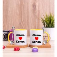 Hediye Dükkanı Kişiye Özel Sevgililere Özel Isim Yazılı Ikili Ahşap Altlıklı Sarı Kupa