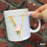 Hediyeci Abla Size Özel V Harfli Seramik Baskılı Beyaz Kupa Bardak