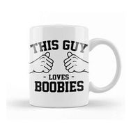 Humuts This Guy Loves Boobies Kupa Bardak
