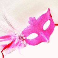 Huramarketing Sim İşlemeli İnci Boncuk Detaylı Pembe Renk 13x18 cm Tüylü Balo Maskesi