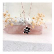 Inlove 925 Ayar Gümüş Siyah Taşlı Lotus Çiçeği Kolye