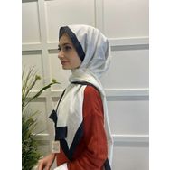 İpekyolu 00445 Beyaz Siyah Hint Ipek Monogram Üçgen Şal