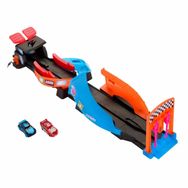 Mattel HPD80 Cars Karanlıkta Parlayan Yarışçılar Pist Seti