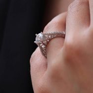 Starlıght Diamond Gümüş İşlemeli Yuvarlak Kesim Tek Taş Gümüş Yüzük
