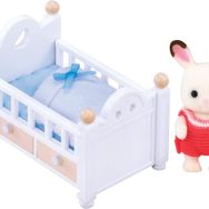 Sylvanian Families 5017 Çikolata Kulaklı Tavşan Bebek ve Yatağı