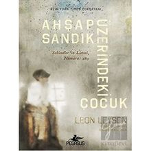 Ahşap Sandık Üzerindeki Çocuk - Elisabeth B. Leyson