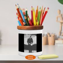 Asilmeydan 449833824 Şapka Tutan Genç Mustafa Kemal Ahşap Seramik Kalemlik