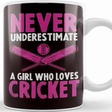 Baskı Dükkanı Cricket Girl Cricketer Bowler Pitch Ball Bat Game Kupa