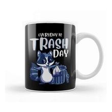 Baskı Dükkanı Everyday is Trash Day Raccoon Pun Kupa