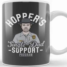 Baskı Dükkanı Stranger Things Hoppers Single Dad Support Network Kupa