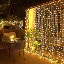 BSSM 8 Fonksiyonlu 2.5x2.5 m 12 Saçaklı 180 Ledli Kablolu Fişli Perde Led