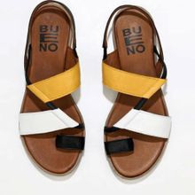 Bueno Shoes 01WS2513 Siyah Beyaz Deri Kadın Düz Sandalet