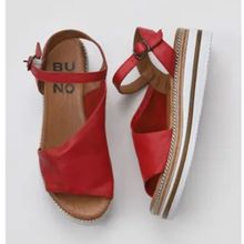 Bueno Shoes 01WS4203 Kırmızı Deri Dolgu Topuklu Kadın Sandalet