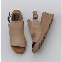 Bueno Shoes 01WY8603 Vizon Deri Kadın Dolgu Topuklu Sandalet