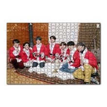 Cakapuzzle BTS Grubu Mutlu Noeller Görseli 120 Parça Ahşap Puzzle
