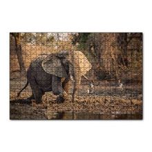 Cakapuzzle Çamur Banyosu Yapan Fil ve Arkada Leylekler 120 Parça Ahşap Puzzle