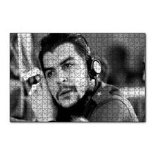 Cakapuzzle Che Guevara Kulaklıklı 120 Parça Ahşap Puzzle