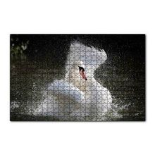 Cakapuzzle Gölde Kanatlarını Temizleyen Beyaz Kuğu 120 Parça Ahşap Puzzle