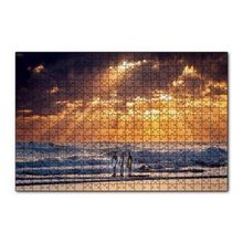 Cakapuzzle Günbatımında Okyanus ve Sahilde Sörfçüler 120 Parça Ahşap Puzzle