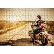Cakapuzzle Motorcu Gezgin Kız Görseli 120 Parça Ahşap Puzzle