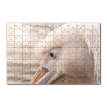 Cakapuzzle Pelikan Yakın Çekim Flu Arkaplan 120 Parça Ahşap Puzzle