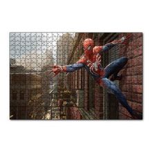 Cakapuzzle Spider Man Duvardan Ağ Atıyor 120 Parça Ahşap Puzzle