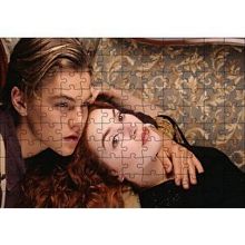 Cakapuzzle Titanic Rose ve Jack Kanepede 120 Parça Ahşap Puzzle