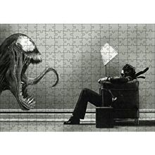 Cakapuzzle Venom ve Koltukta Oturan Adam 120 Parça Ahşap Puzzle