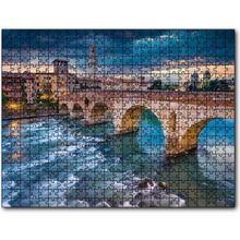 Cakatablo İtalya Verona Ponte Pietra Köprüsü ve Mor Gökler 1000 Parça Puzzle
