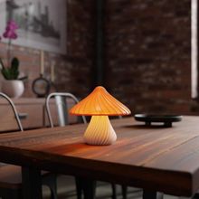 DECO FABRICA Mantar Gece Lambası – Modern Dekoratif Masa Lambası | Çocuk Odası, Yatak Başlığı, Ofis & Salon için LED Aydınlatma | E14 Duy, Çevre Dostu Tasarım