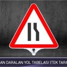 FM Trafik Tek Taraflı Sağdan Daralan Yol Tabelası