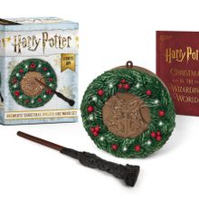 Harry Potter: Hogwarts Christmas Wreath and Wand Set: Lights Up!