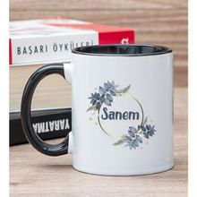 Hediye Dükkanı Kişiye Özel Çiçek Desenli İsme Özel Siyah Kupa Bardak