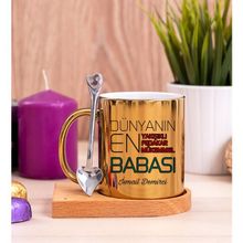 Hediye Dükkanı Kişiye Özel Dünyanın En İyi Babası Baskılı Ahşap Altlıklı Kaşıklı Gold Kupa Bardak