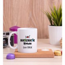 Hediye Dükkanı Kişiye Özel Matematik Öğretmeni Ahşap Altlıklı Mumlu Beyaz Kupa Bardak