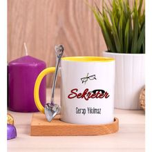 Hediye Dükkanı Kişiye Özel Sekreter Ahşap Altlıklı Kaşıklı Sarı Kupa