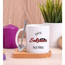 Hediye Dükkanı Kişiye Özel Sekreter Baskılı Ahşap Altlıklı Kaşıklı Beyaz Kupa Bardak