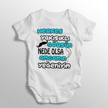 Herkes Yakışıklı Görsün Nede Olsa Amcamın Yeğeniyim Yazılı Baskılı Beyaz Bebek Zıbını