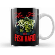 Humuts Live Free and Fish Hard Patriotic Fisherman Kupa Bardak