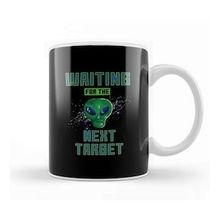 Humuts Retro Pixel Alien Waiting For Next Target Kupa