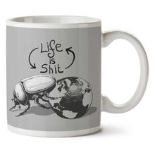 Life is Shit Dung Beetle Rolling the World Baskılı Kupa