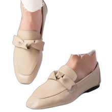 Mio Gusto Candy Ten Rengi Hakiki Deri Fiyonk Aksesuarlı Küt Burunlu Kadın Loafer Ayakkabı